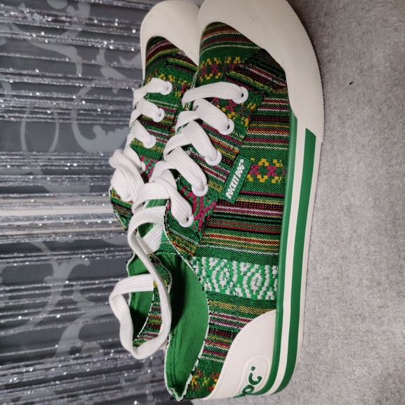 Rocket Dog size 61/2 not true to size they run big. - Picture 2 of 5